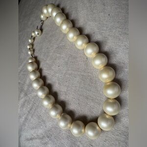Vintage Classic Cream Pearl Beaded Necklace